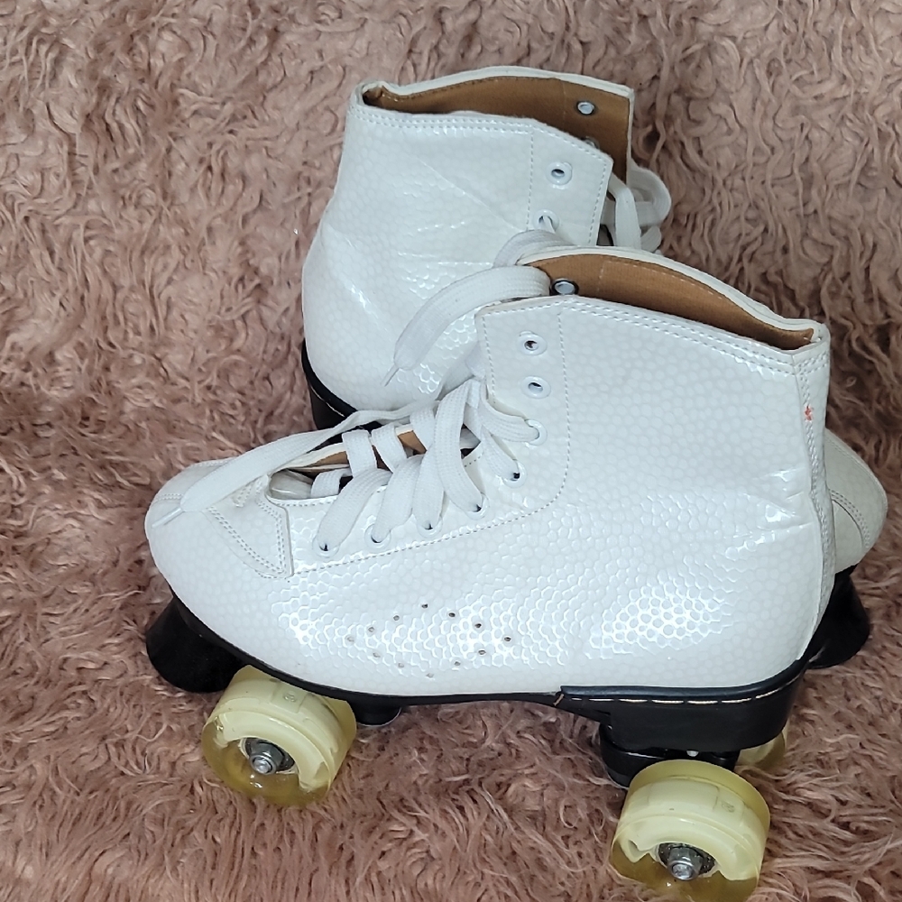 Stylish White Roller Skates with Black and Yellow Wheels